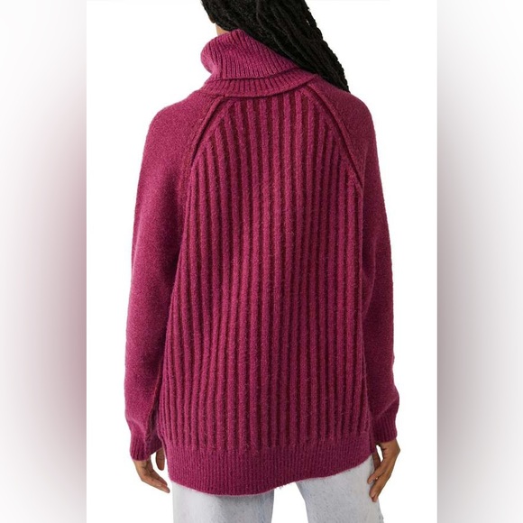 𝓯𝓹 Free People ~ Big City Turtleneck in Mulberry Garnet Combo - Picture 3 of 6
